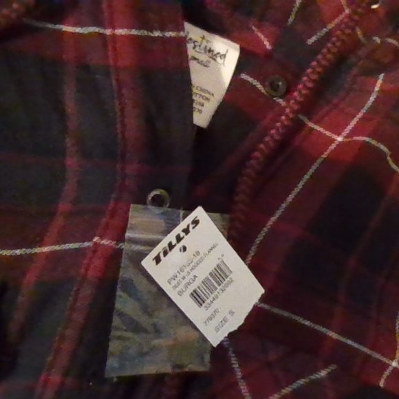 Tilly's maroon flannel, with hood, BRAND NEW! - Picture 2 of 2